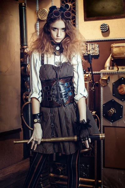 Bir teleskop ve pr ile bir güzel steampunk kadın portresi