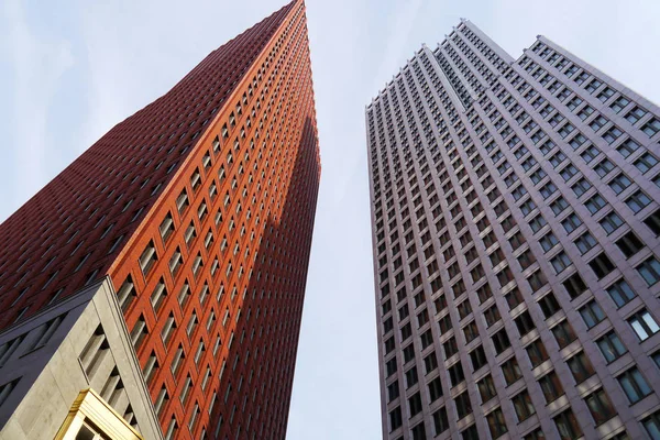 Современные высокие здания в городе . — стоковое фото