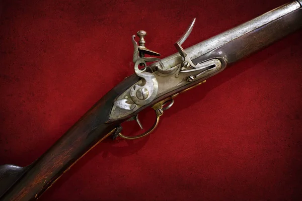 Closeup of a beautiful antique rifle with a wooden butt. — Stockfoto