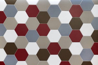 Renkli camlardan mozaik duvar dekoratif süsü.