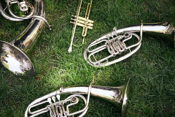 Close-up van een verzameling oude muziekinstrumenten. — Stockfoto