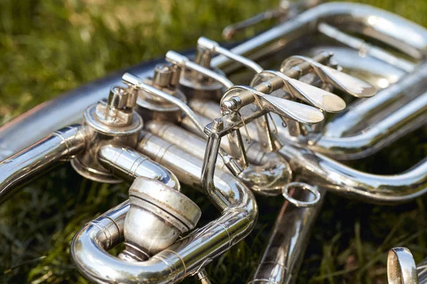 Zbliżenie, stary instrument muzyczny, tenor, baryton lub t — Zdjęcie stockowe