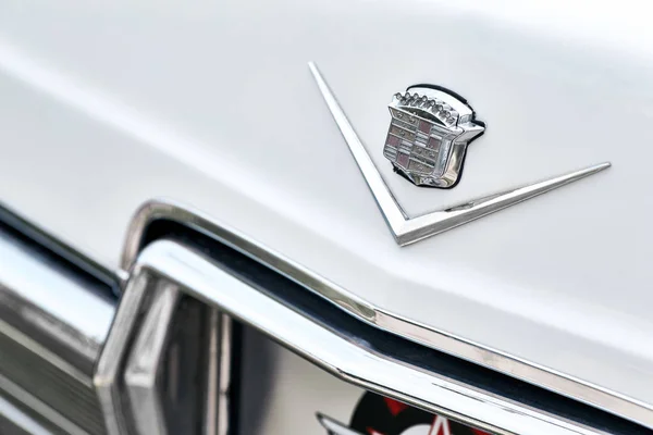 Дону Російська Федерація Травня 2018 Cadillac Металеві Логотип Стовбурі Крупним — стокове фото