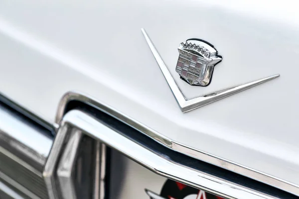 Ростов Дону Россия Мая 2018 Года Металлический Логотип Cadillac Табличке — стоковое фото