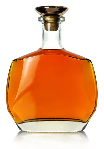 Botella de whisky sobre fondo blanco —  Fotos de Stock