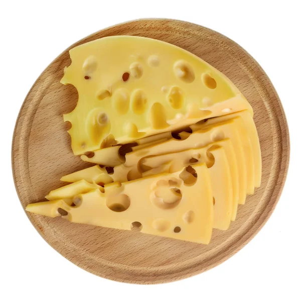 Рубленный сыр на доске — стоковое фото