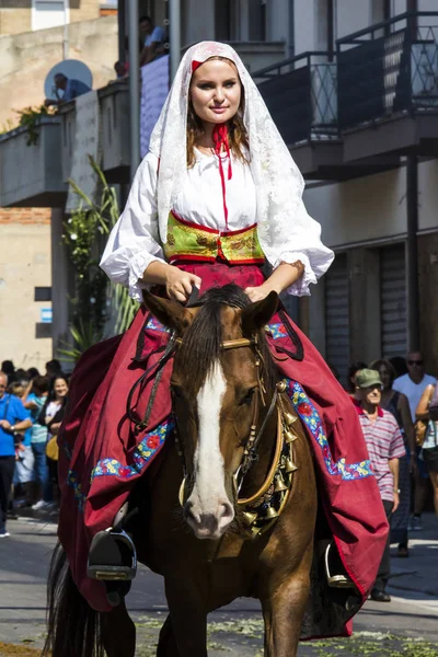 Belleza sarda a caballo — Foto de Stock