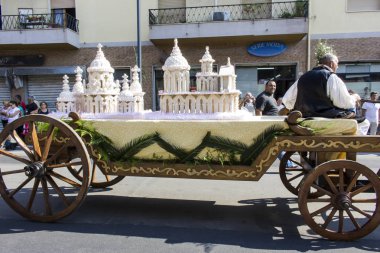 Geleneksel Sardunyalı tatlı