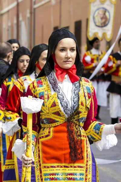 Portret in de traditionele Sardijnse klederdracht — Stockfoto