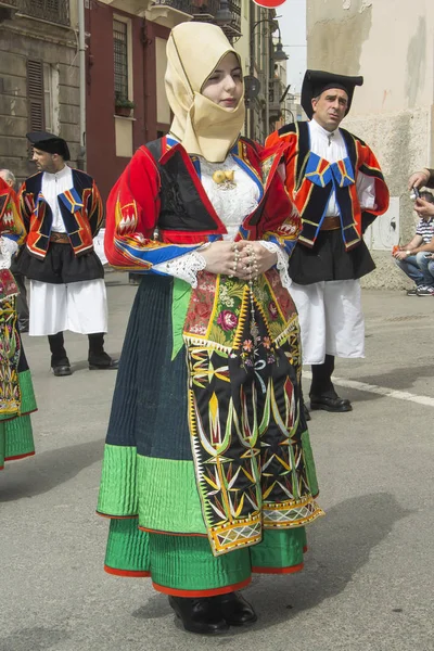 Portret in de traditionele Sardijnse klederdracht — Stockfoto