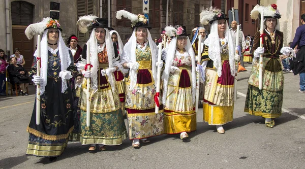 Desfile en traje tradicional sardo — Foto de Stock