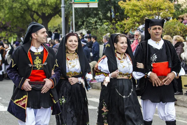 Parade of folk group Don Milani of Dorgali — Stock Photo, Image