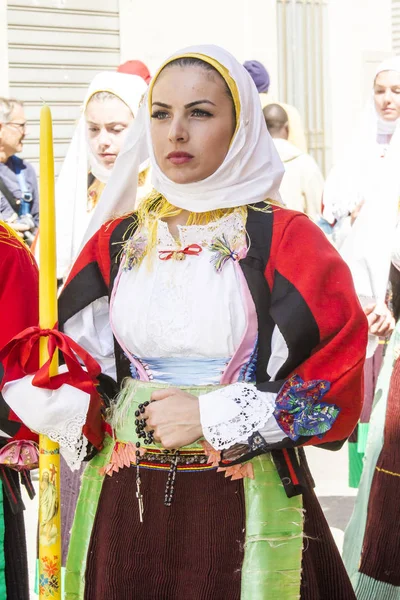 Porträt in traditioneller sardischer Tracht — Stockfoto