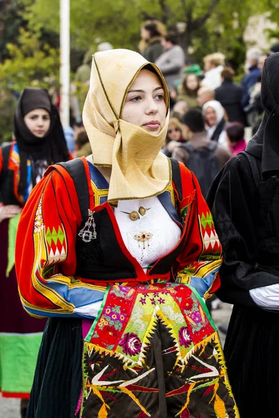 Portret in de traditionele Sardijnse klederdracht — Stockfoto
