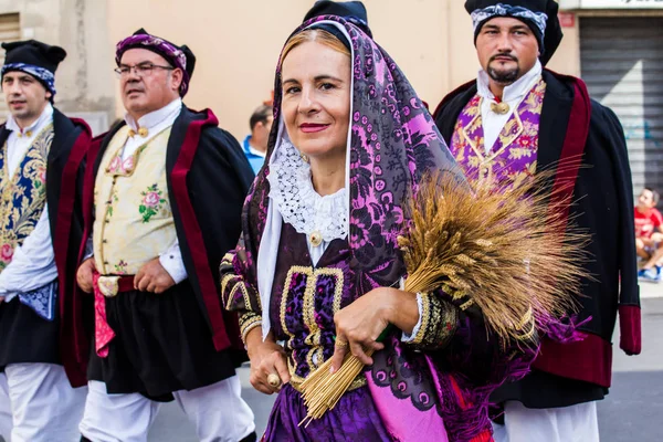 Desfile en traje tradicional de Cerdeña — Foto de Stock