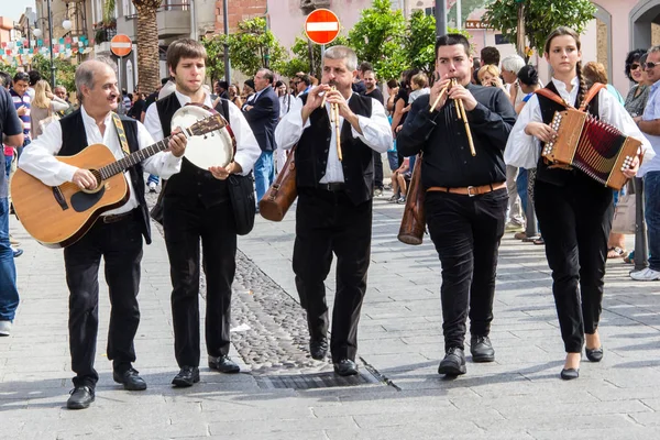 Quartu S.E., İtalya - 15 Eylül 2013: Üzüm Festivali, onuruna Sant'Elena - Sardunya festivaller
