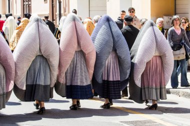 1, 2017:361 dini alayı Sant'Efisio in, geçit töreni geleneksel Sardunyalı kostümleri - Sardunya Cagliari, İtalya - Mayıs