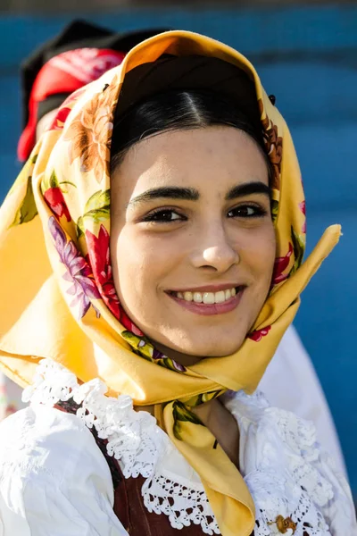 卡利亚里 意大利 2016年5月1日 360 Efisio 肖像一个美丽的微笑的女孩穿着传统的撒丁岛服装 撒丁岛 — 图库照片