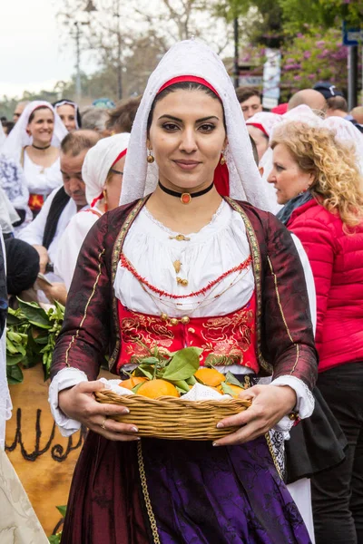 Muravera Itálie Dubna 2017 Citrus Festival Přehlídka Sardinii Tradiční Kroje — Stock fotografie