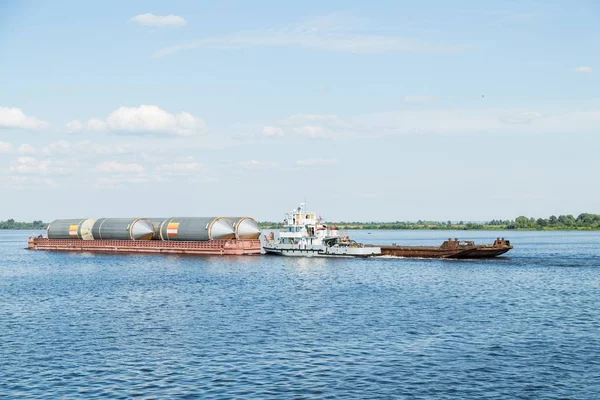 Navio-tanque no rio — Fotografia de Stock