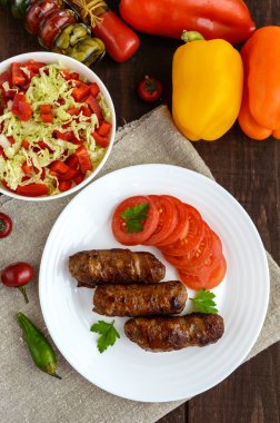 Sulu ızgara kıyma domuz sarılı rulo.