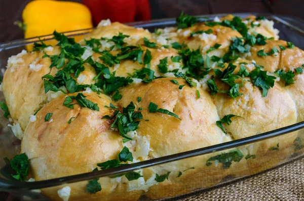 Sarımsak ve otlar ile taze kokulu buns. Çorba için mükemmel bir ek pancar çorbası. Yakın çekim