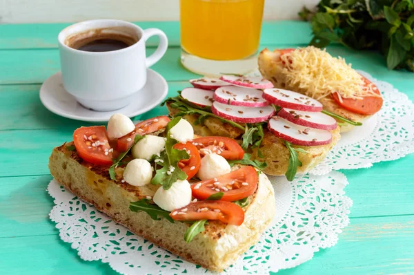 A few sandwiches, a cup of coffee (espresso), fresh. Breakfast. — Stock Photo, Image