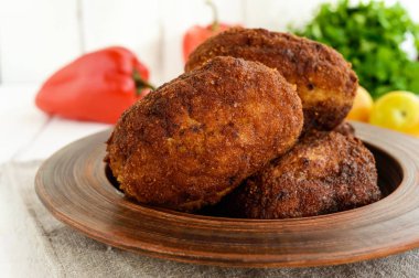 Et mini-(göğsü) ile haşlanmış yumurta rulo. Yakın çekim