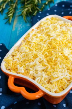 Haşlanmış sebze, yumurta ve sardalye yağda hafif bahar salatası. 