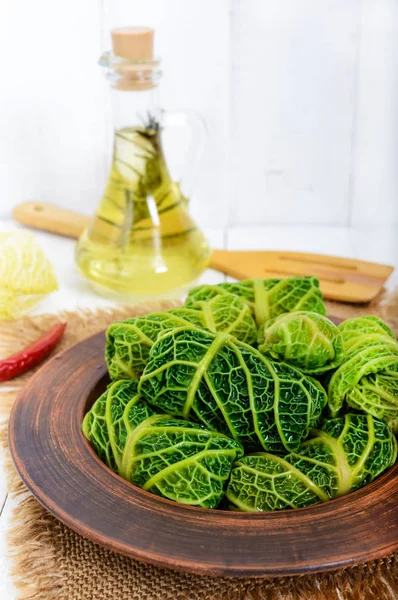 Feuilles de chou de Savoie farcies de viande hachée et de riz — Photo