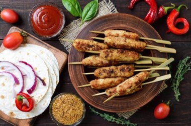 Lula-kebap bir geleneksel beyaz et yemeğidir.