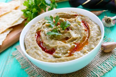 Baba ganush - humus üzerinden patlıcan ile baharat, maydanoz. Doğu mutfağı.