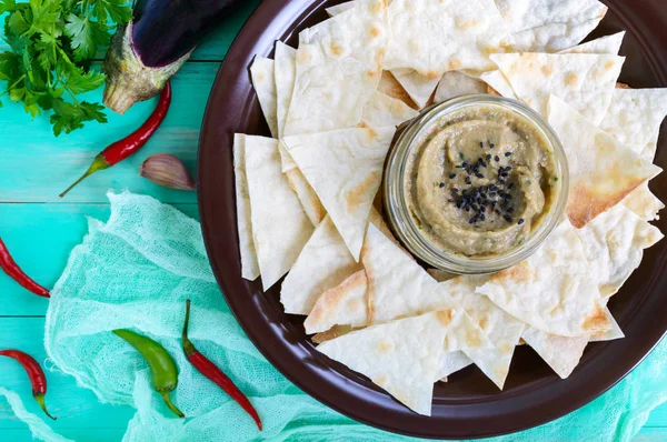 Ljus kosten pate från aubergine. Baba ganush är en asiatisk maträtt. — Stockfoto