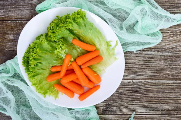 Des Petites Carottes Une Petite Carotte Avec Des Feuilles Laitue — Photo