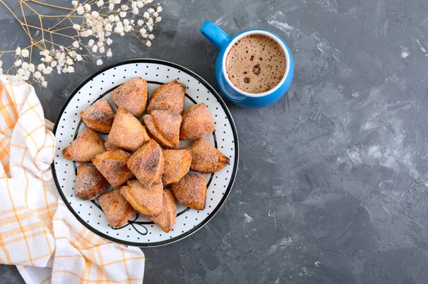 Вкусное Печенье Творогом Тарелке Печенье Гусиной Ноге Домашние Торты Кофе — стоковое фото