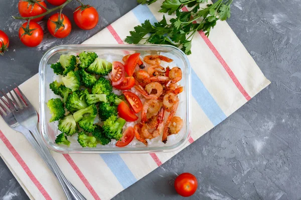 Skleněná Krabice Oběd Užitečným Obědem Rýže Brokolice Krevety Čerstvá Cherry — Stock fotografie