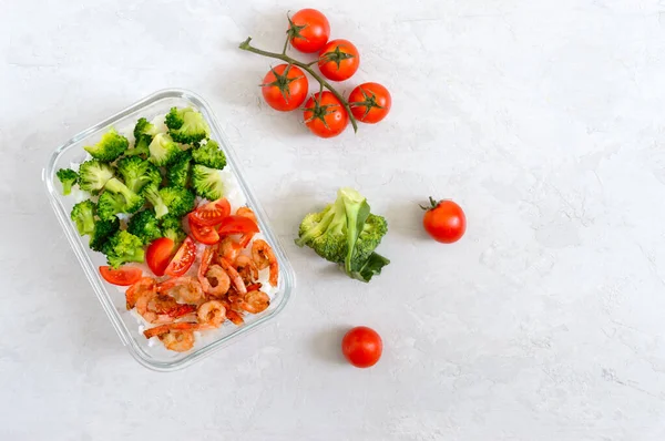 Skleněná Krabice Oběd Užitečným Obědem Lehkém Pozadí Rýže Brokolice Krevety — Stock fotografie
