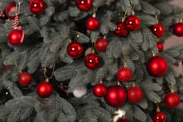 Weißer Weihnachtsbaum Mit Weihnachtsdekoration Hintergrund Zum Neuen Jahr — Stockfoto