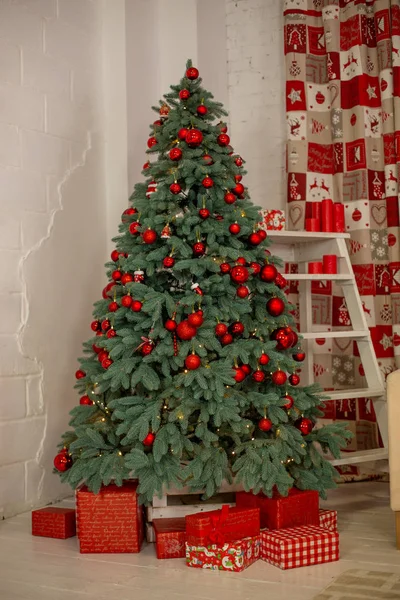 Vánoční Stromek Dárky Útulný Nový Rok Domácí Interiér — Stock fotografie
