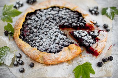 Yaz vejetaryen yemeği, yaz meyveli turta.