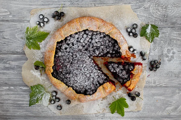 Cuisine végétarienne d'été, tarte aux baies délicieuse d'été — Photo