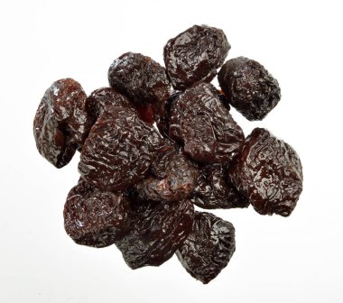 mucchio di prugne secche