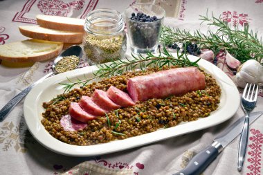 Cotechino con lenticchie al rosmarino