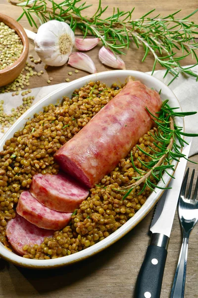 Cotechino con lenticchie al rosmarino — Stock fotografie