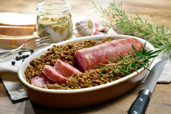 Cotechino con lenticchie al rosmarino