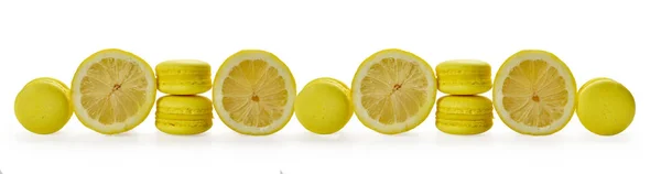 Macarrones al limone en fila —  Fotos de Stock