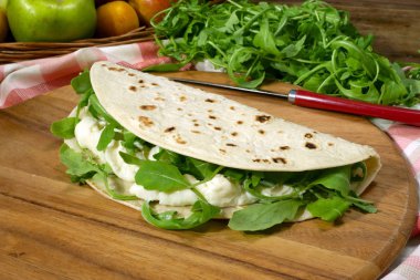Piadina stracchino e rucola