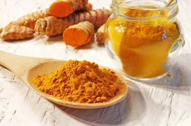 Kaşığı tumeric toz tam 