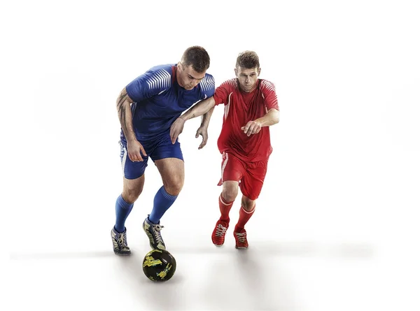 Pemain sepak bola beraksi pada isolasi dengan bola — Stok Foto