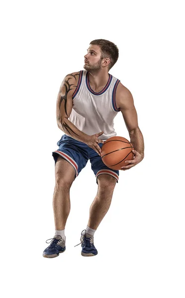 Basketbalspeler in actie geïsoleerd op witte achtergrond — Stockfoto